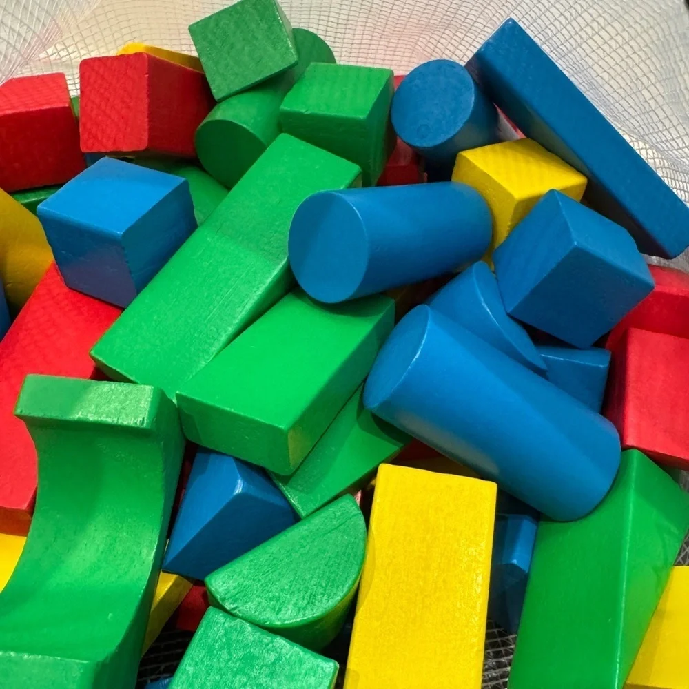 NWOT Melissa & Doug 100 Colored Wooden Building Blocks Set- 9 Shapes Toddler